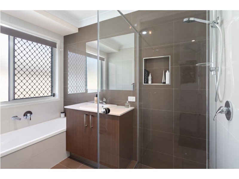 15 MacIntyre Crescent, Pelican Waters QLD 4551