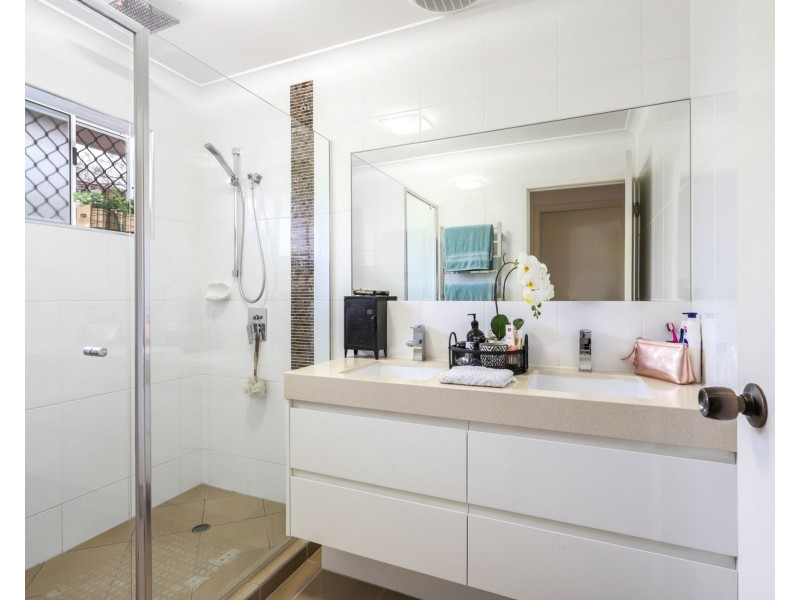 2/15 Pumicestone Place, Golden Beach QLD 4551