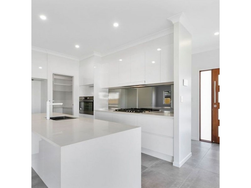 18 Waderbird Crescent, Pelican Waters QLD 4551