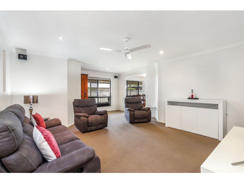 15 Anglia Place, Little Mountain QLD 4551