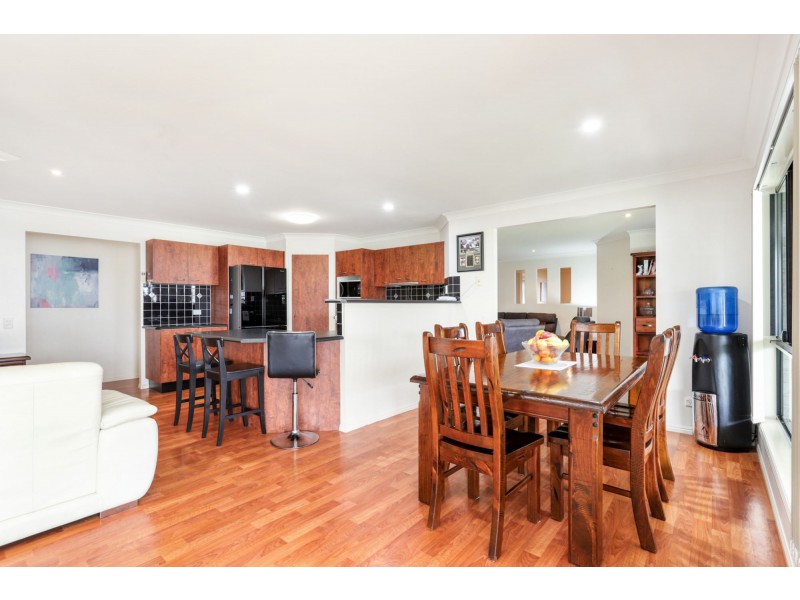 15 Anglia Place, Little Mountain QLD 4551