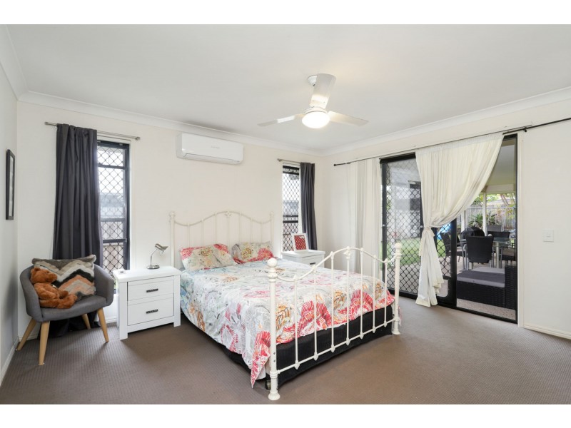 15 Anglia Place, Little Mountain QLD 4551