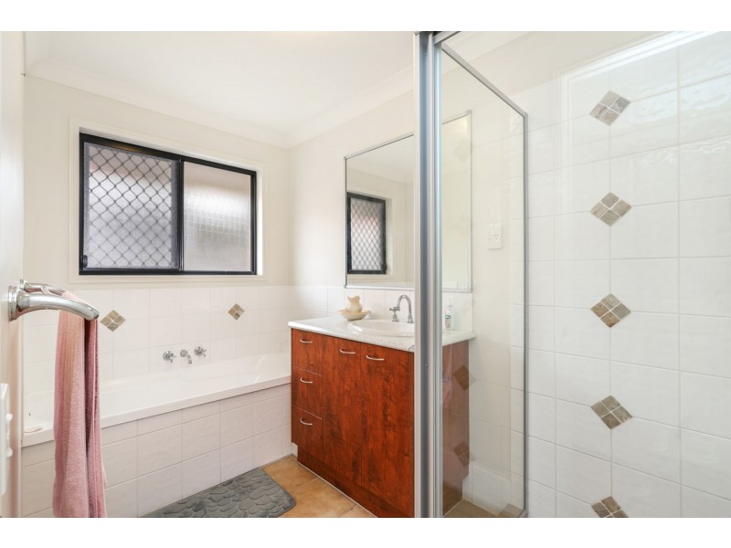 15 Anglia Place, Little Mountain QLD 4551