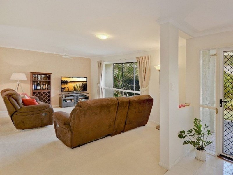15 Hillside Court, Little Mountain QLD 4551