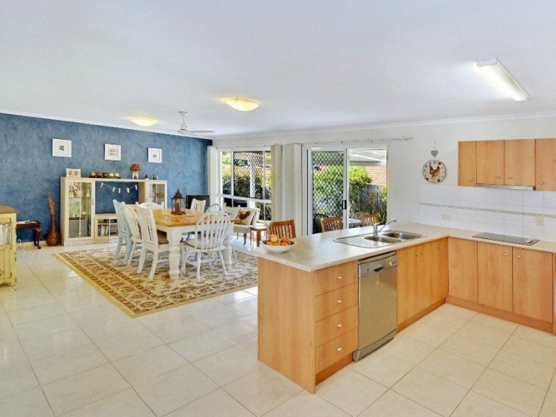 15 Hillside Court, Little Mountain QLD 4551