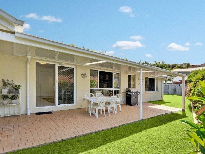 15 Hillside Court, Little Mountain QLD 4551