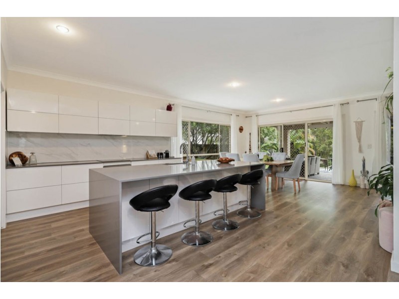 18 Campbellville Circuit, Pelican Waters QLD 4551