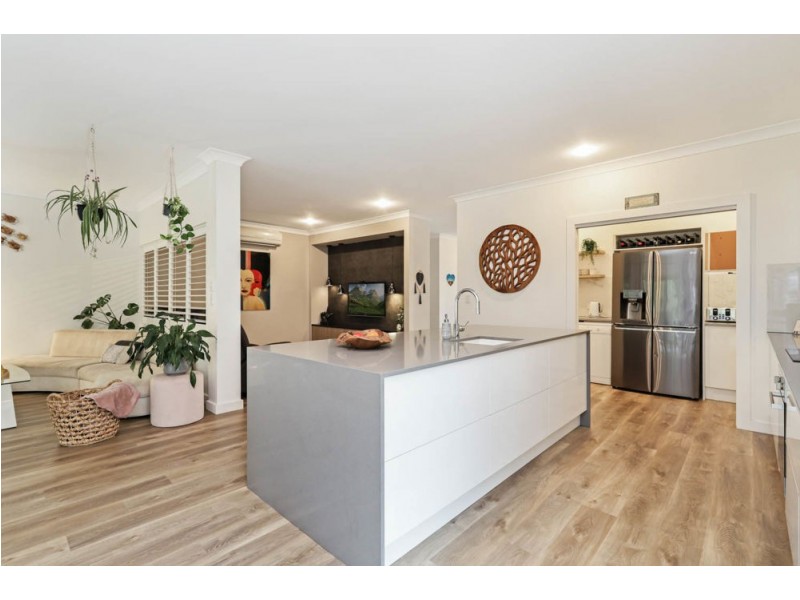 18 Campbellville Circuit, Pelican Waters QLD 4551