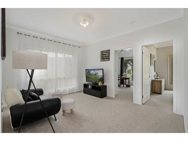 18 Campbellville Circuit, Pelican Waters QLD 4551