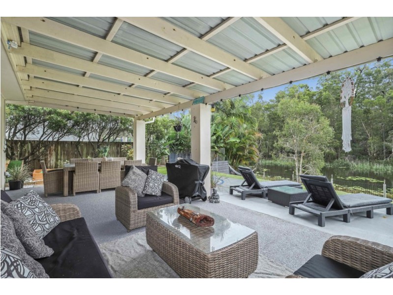 18 Campbellville Circuit, Pelican Waters QLD 4551