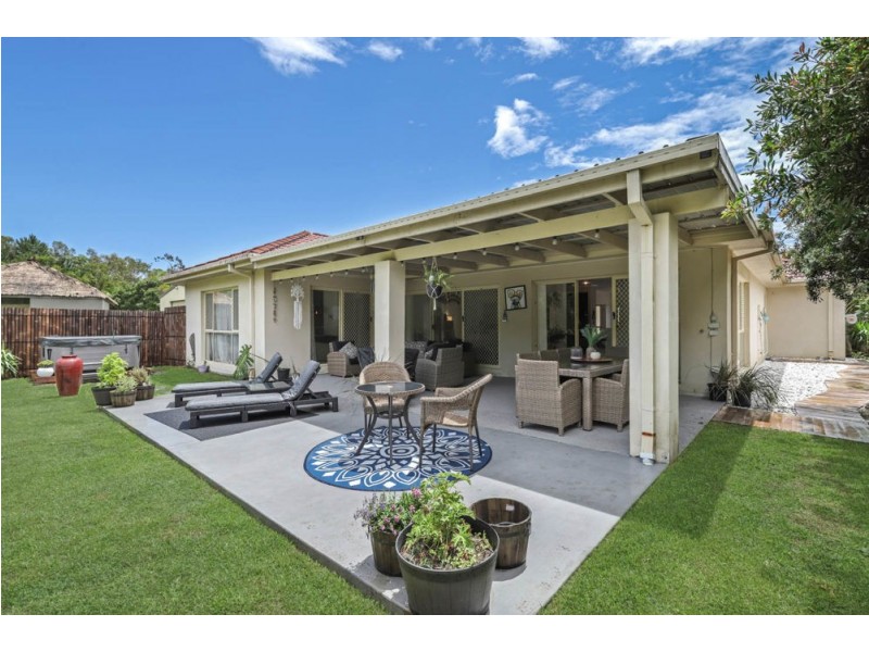 18 Campbellville Circuit, Pelican Waters QLD 4551