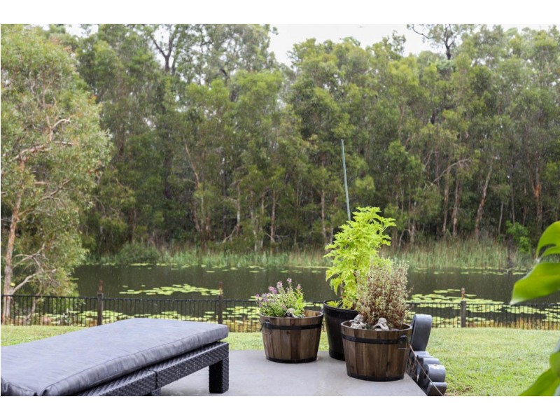 18 Campbellville Circuit, Pelican Waters QLD 4551