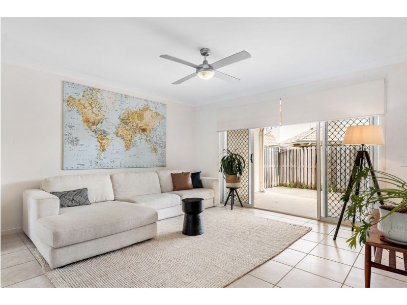 1/15 Liekefett Way, Little Mountain QLD 4551