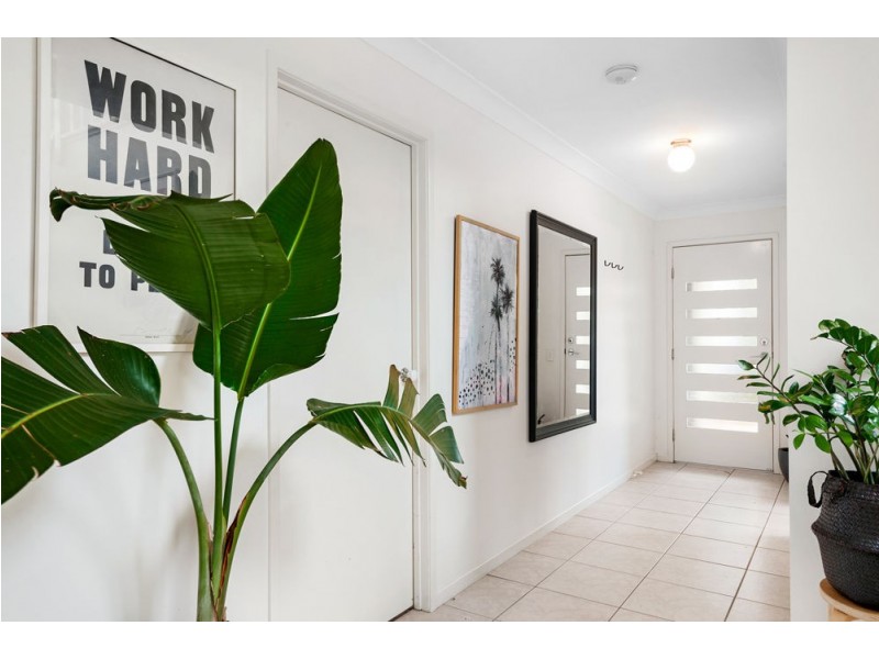 1/15 Liekefett Way, Little Mountain QLD 4551