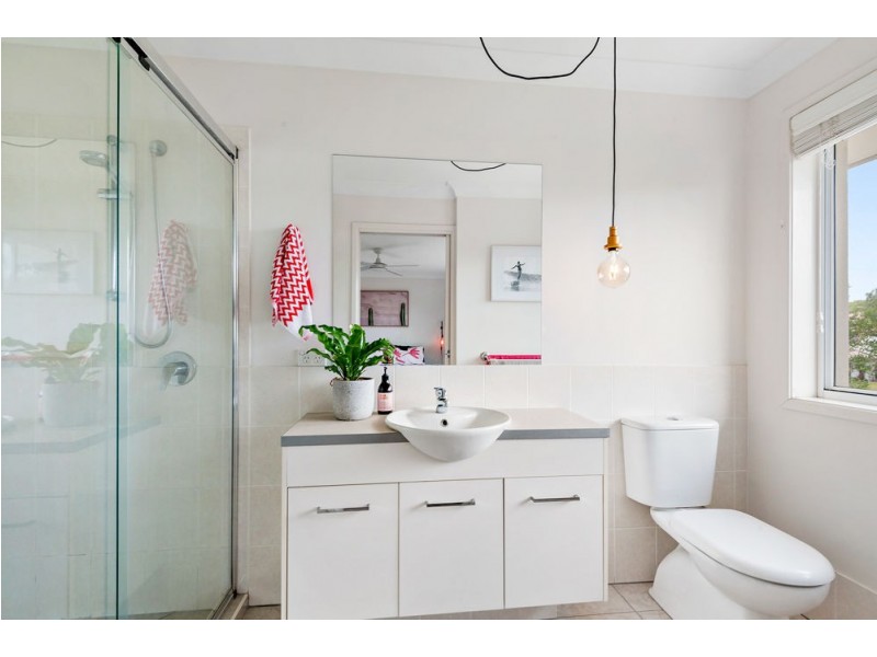 1/15 Liekefett Way, Little Mountain QLD 4551