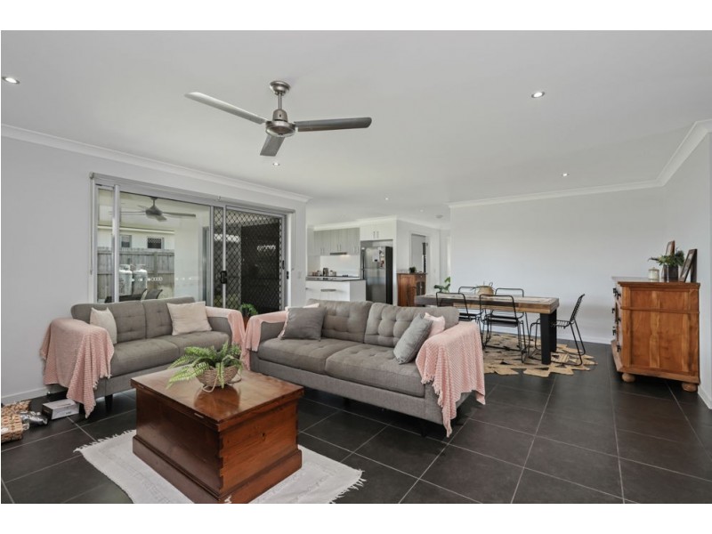 40 Petrel Crescent, Mountain Creek QLD 4557