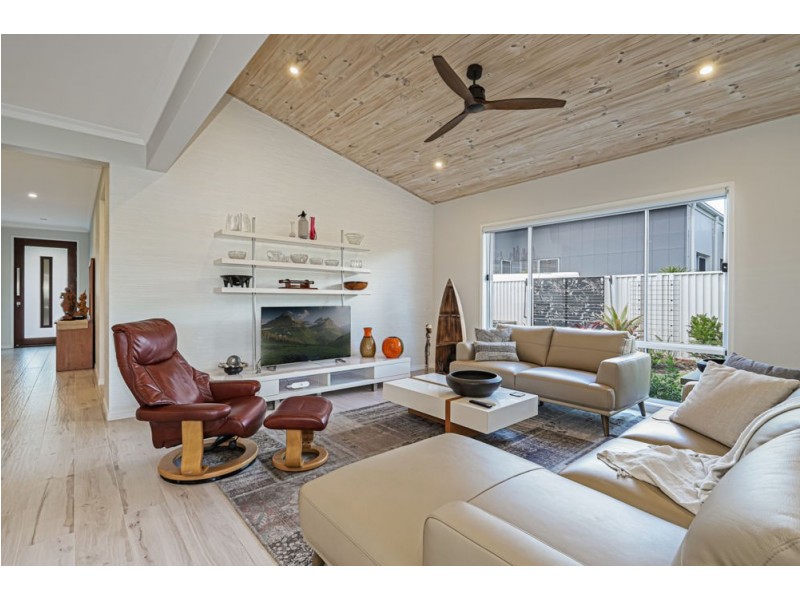 11 Warrego Drive, Pelican Waters QLD 4551