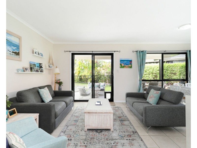 8 Parsons Close, Pelican Waters QLD 4551