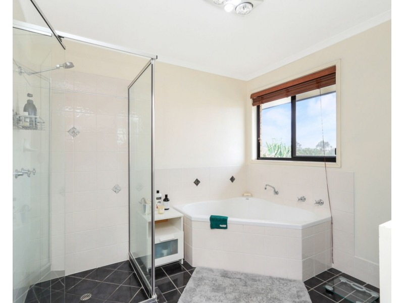 8 Parsons Close, Pelican Waters QLD 4551