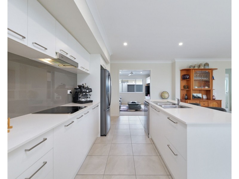61 Maclamond Drive, Pelican Waters QLD 4551
