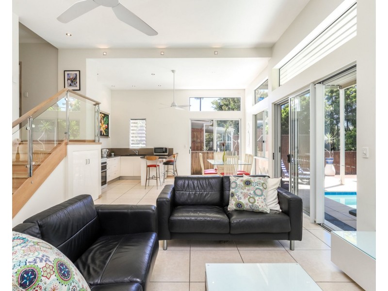4 Woonum Road, Alexandra Headland QLD 4572