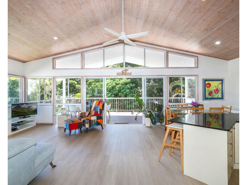 4 Woonum Road, Alexandra Headland QLD 4572