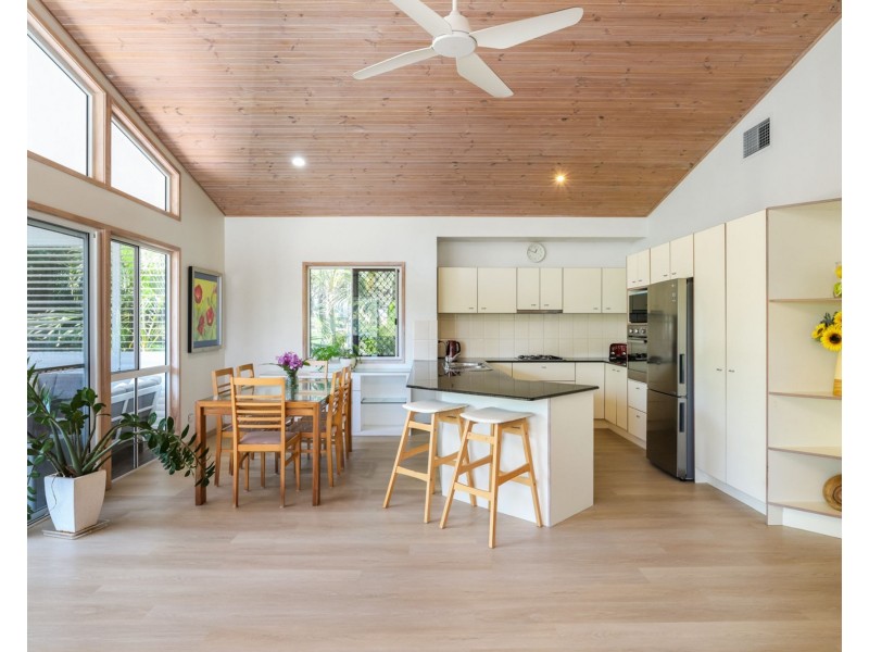 4 Woonum Road, Alexandra Headland QLD 4572