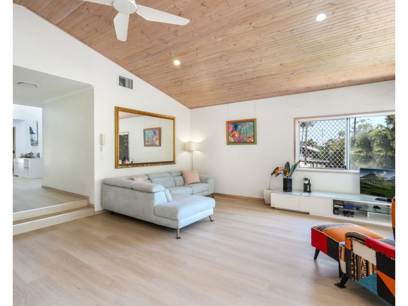 4 Woonum Road, Alexandra Headland QLD 4572