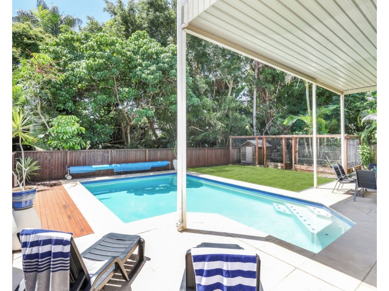 4 Woonum Road, Alexandra Headland QLD 4572