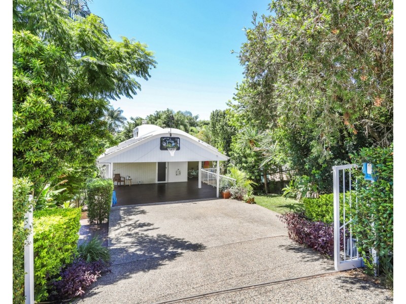 4 Woonum Road, Alexandra Headland QLD 4572