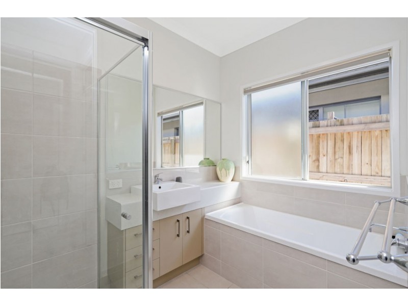 33 Auburn Street, Caloundra West QLD 4551