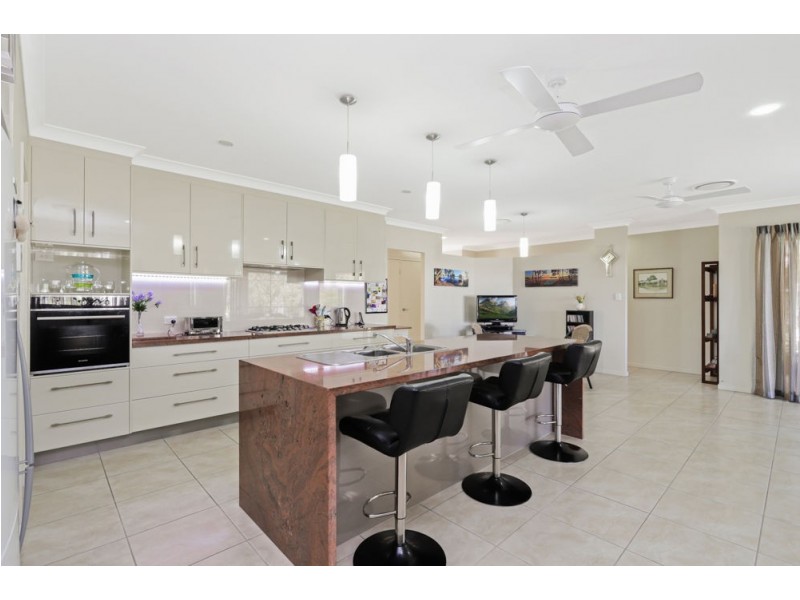 15 Wilshire Place, Pelican Waters QLD 4551