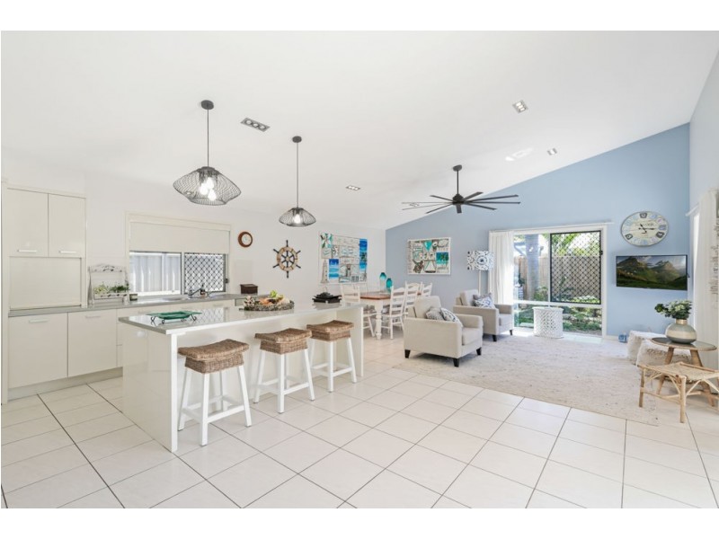 4 La Rita Court, Pelican Waters QLD 4551