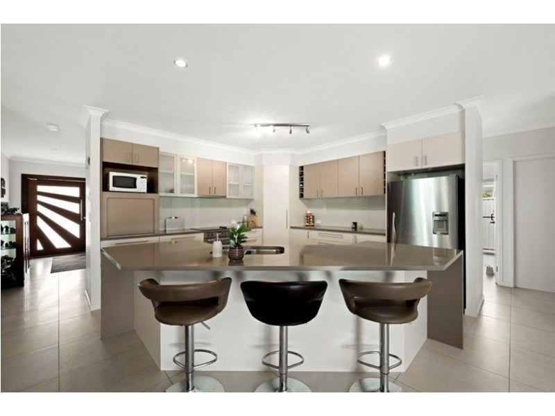 6 Echo Street, Pelican Waters QLD 4551