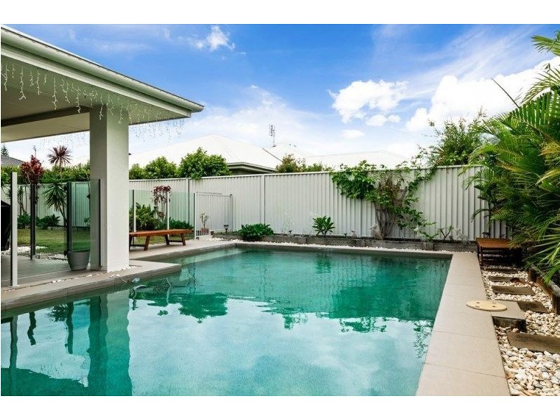 6 Echo Street, Pelican Waters QLD 4551