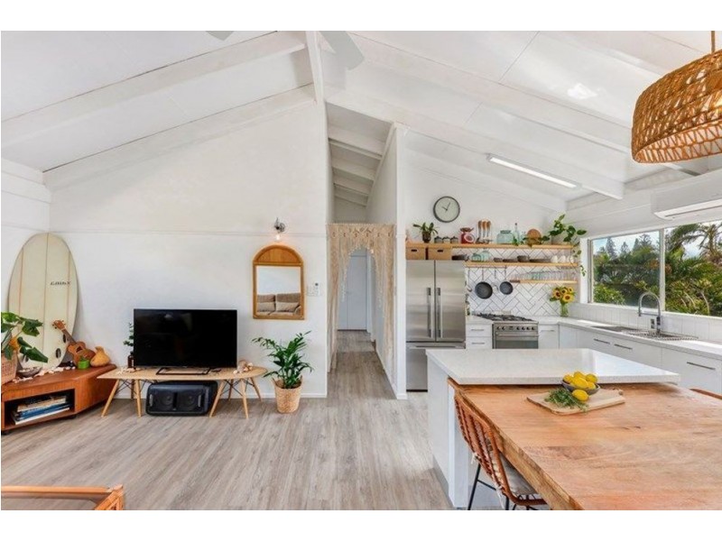 1/8 Point Cartright Drive, Buddina QLD 4575