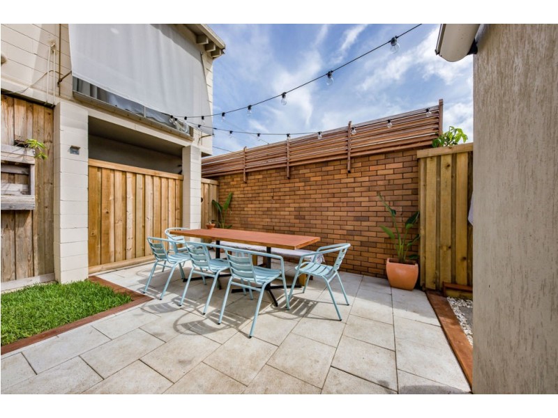 1/8 Point Cartright Drive, Buddina QLD 4575