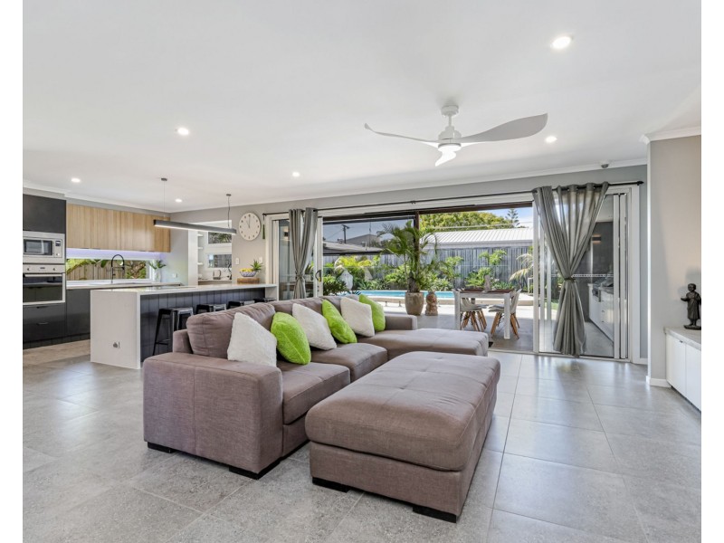 37 Balyata Street, Warana QLD 4575