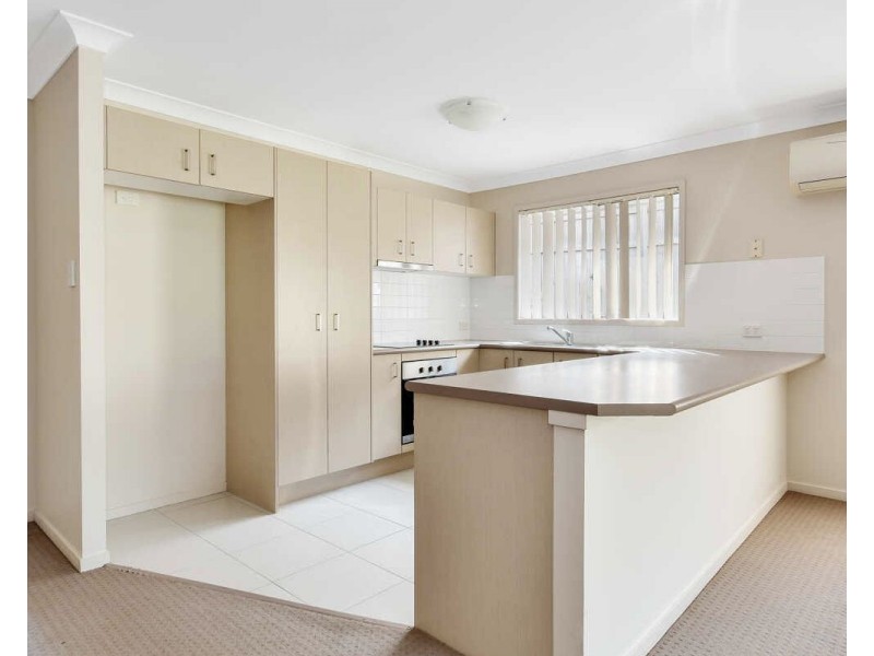 8 Leeside Street, Little Mountain QLD 4551