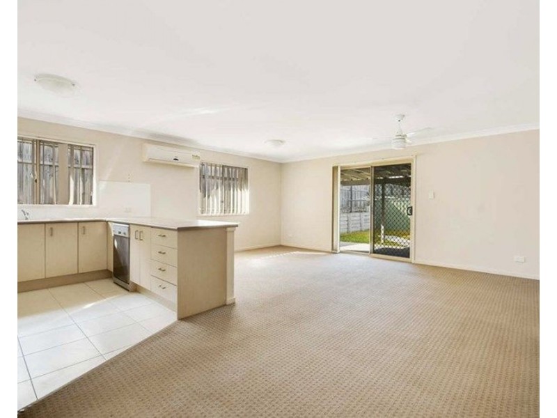 8 Leeside Street, Little Mountain QLD 4551