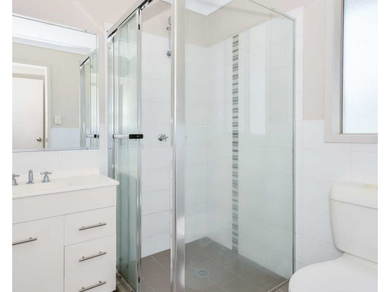 8 Leeside Street, Little Mountain QLD 4551