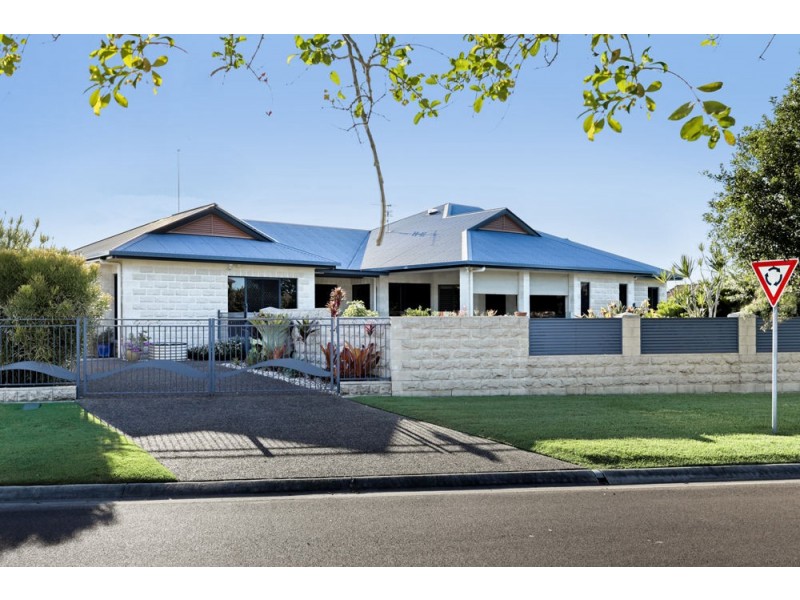 1 Bancroft Street, Pelican Waters QLD 4551