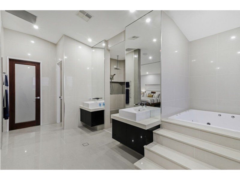 77 Bellanboe Circuit, Pelican Waters QLD 4551