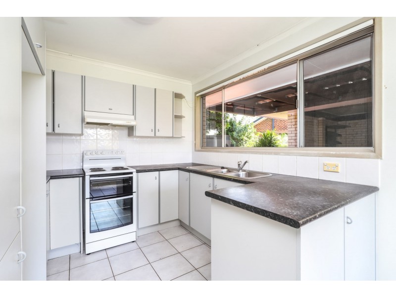 28 Benalla Street, Warana QLD 4575