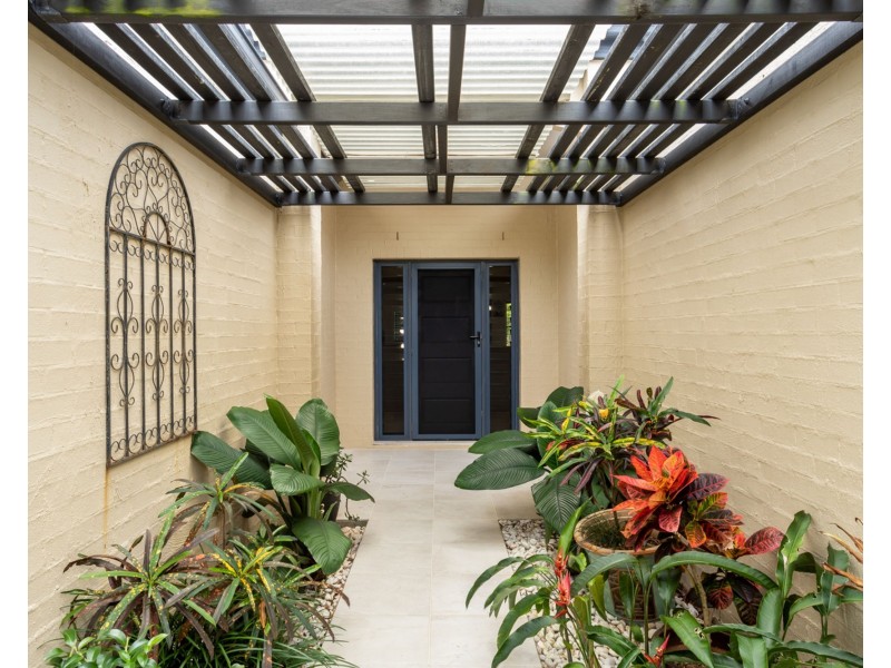 4 Majorca Place, Kawana Island QLD 4575