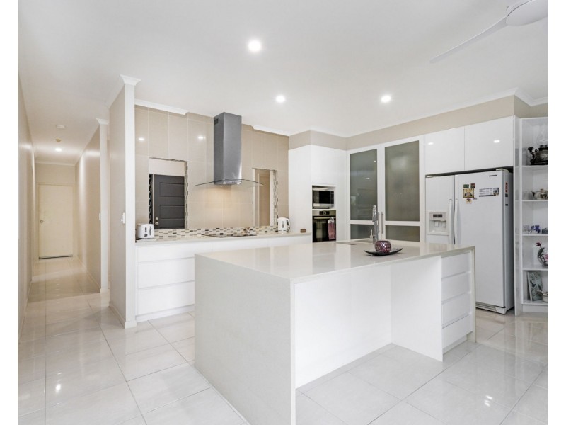 4 Majorca Place, Kawana Island QLD 4575