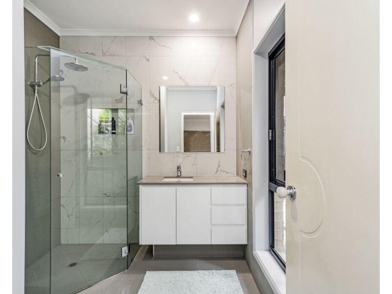 4 Majorca Place, Kawana Island QLD 4575