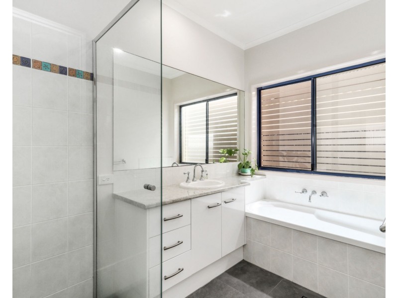 4 Majorca Place, Kawana Island QLD 4575