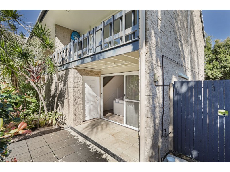 1/34 Lawrence Street, Mooloolaba QLD 4557