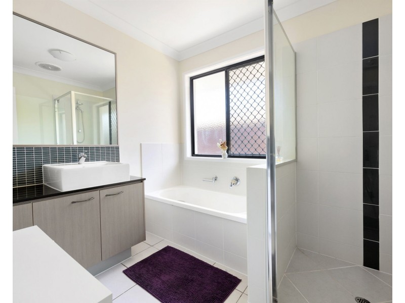 5 Kingsmill Circuit, Peregian Springs QLD 4573